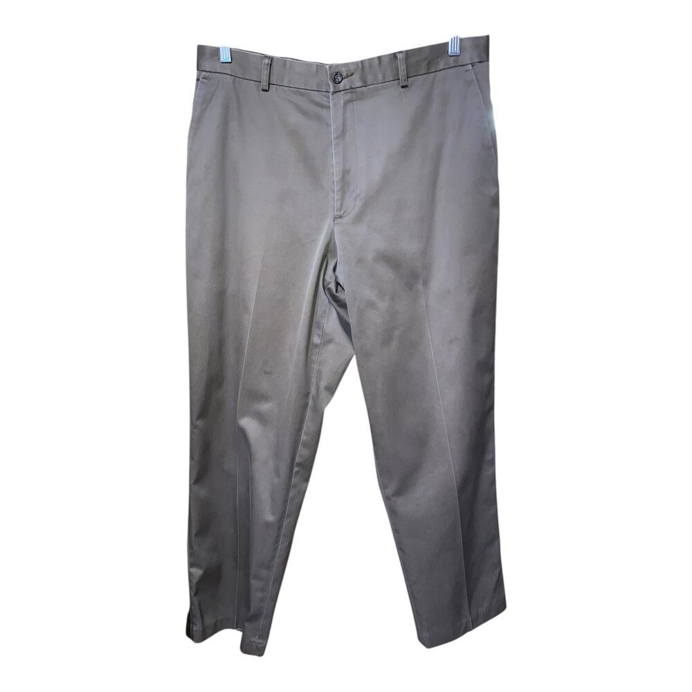 Dockers Khaki Pants Mens‎ Size 36. Flat Front Relaxed Fit